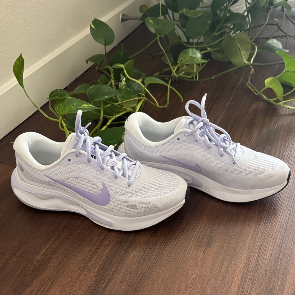 Nike Women's White and Lavender Sneakers